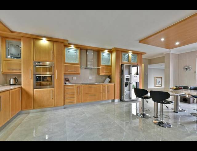 6 BEDROOM HOUSE FOR SALE IN GLENVISTA